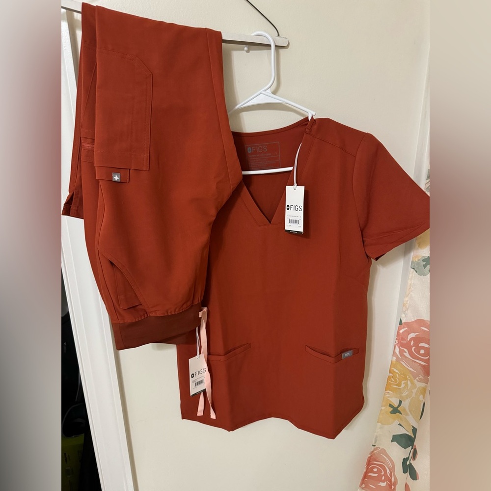NWT Figs Set Size Small/Small Petite Auburn